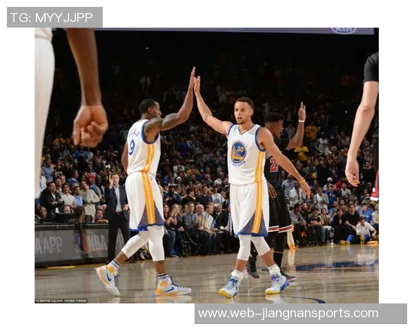 巴特勒盛赞库里：将球交给他后果然奇迹频现